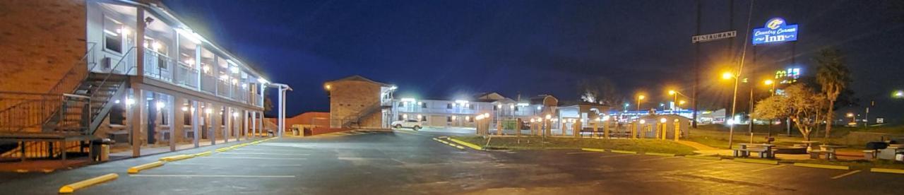 The Country Corner Inn Devine Экстерьер фото